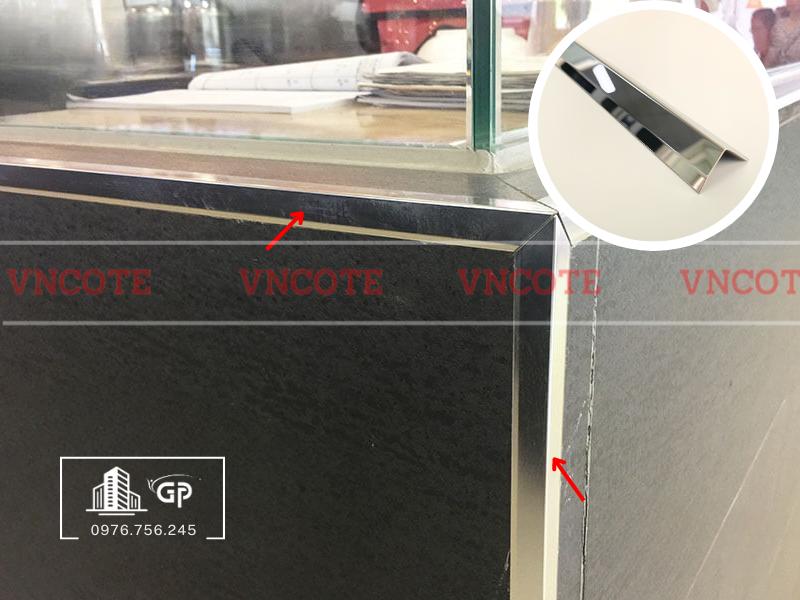 hinh-anh-thi-cong-nep-inox-V20-trang-bong