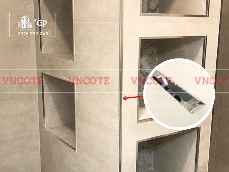 hinh-anh-thi-cong-nep-inox-V20-trang-bong