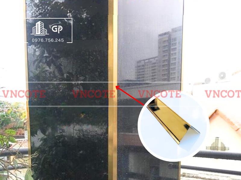 hinh-anh-thi-cong-nep-inox-V20-vang-bong