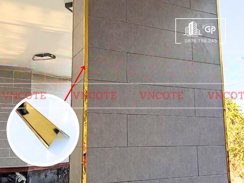 hinh-anh-thi-cong-nep-inox-V20-vang-bong