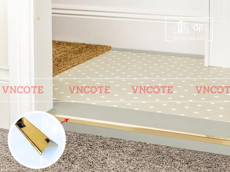 hinh-anh-thi-cong-nep-inox-V20-vang-bong