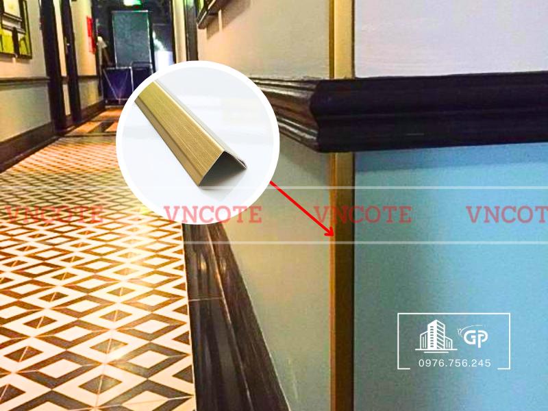 hinh-anh-thi-cong-nep-inox-V20-vang-xuoc