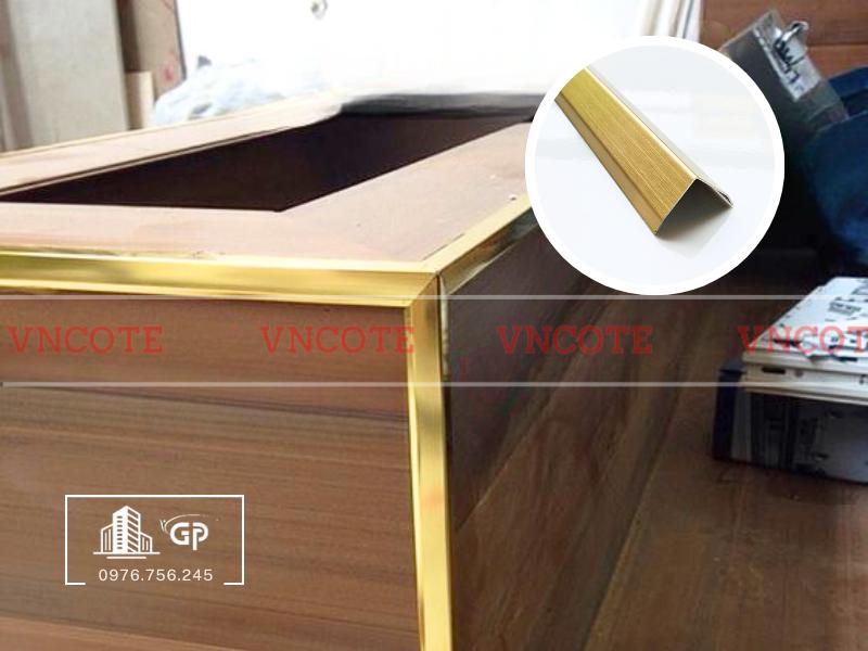 hinh-anh-thi-cong-nep-inox-V20-vang-xuoc