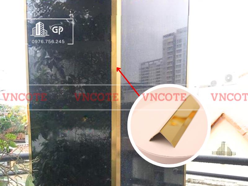 hinh-anh-thi-cong-nep-inox-V25-vang-bong