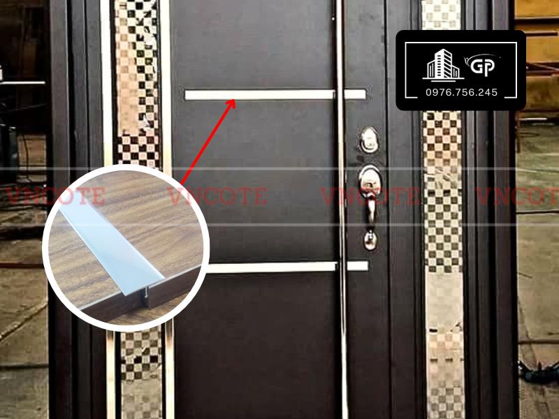 hinh-anh-thi-cong-nep-nhom-T25