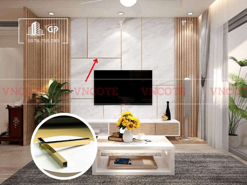 hinh-anh-thi-cong-nep-inox-u8-vang-bong