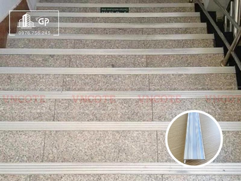 Nẹp chỉ cầu thang NYSN33