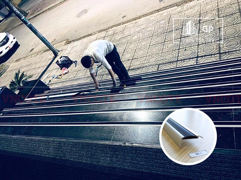 Nẹp cầu thang DE-1