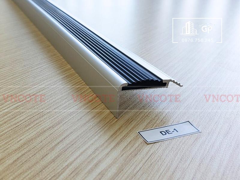 Nẹp cầu thang DE-1