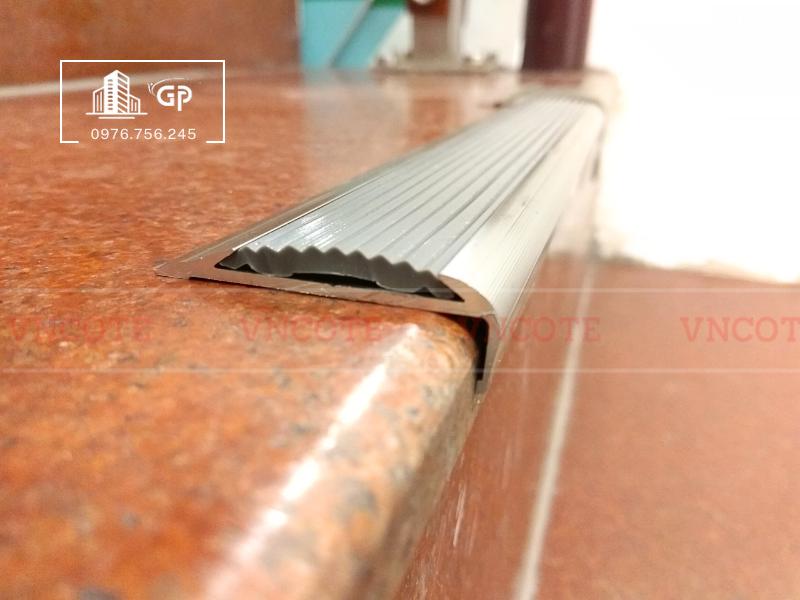 Nẹp cầu thang DE-1