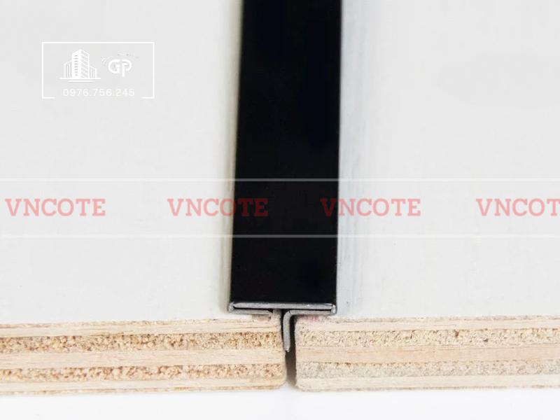 hinh-anh-thi-cong-nep-inox-T10-den-xuoc