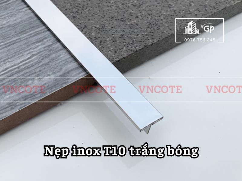 hinh-anh-thi-cong-nep-inox-chu-T10-trang-bong