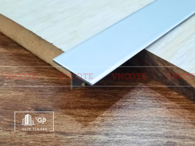 hinh-anh-thi-cong-nep-inox-T15-trang-xuoc