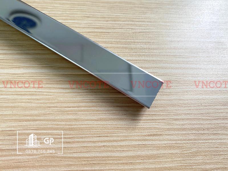 nep-inox-chu-T-20mm-trang-bong