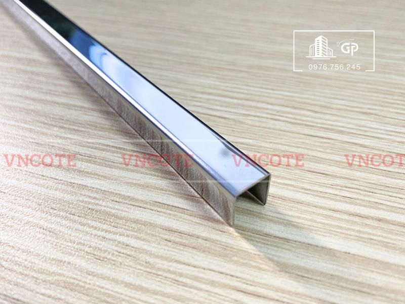 hinh-anh-nep-inox-u10-trang-bong