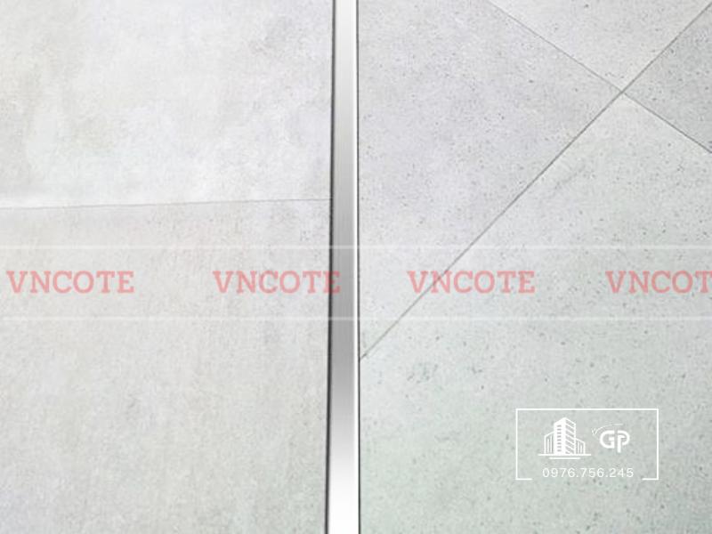 hinh-anh-thi-cong-nep-inox-chu-U20-trang-bong