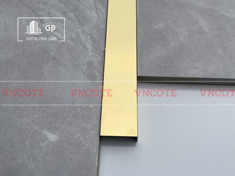 hinh-anh-thi-cong-nep-inox-U20-vang-bong