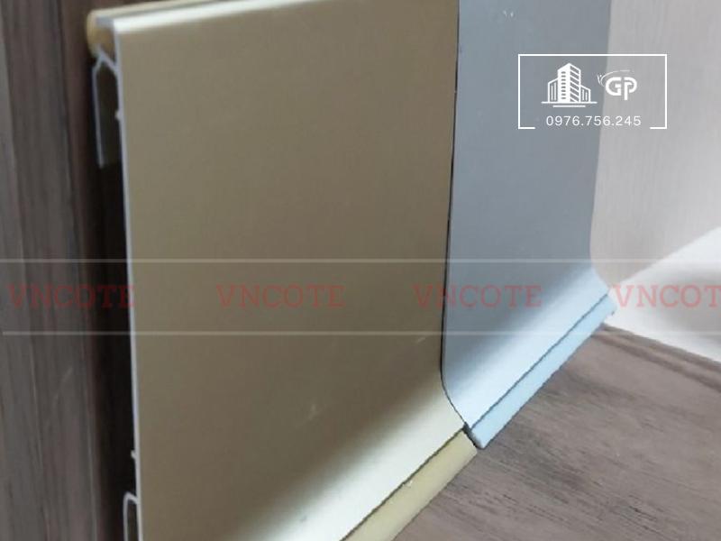 Nẹp len chân tường nhôm