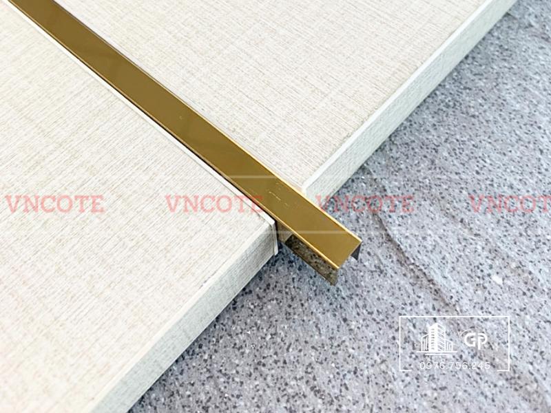 hinh-anhthi-cong-nep-inox-u8-vang-bong