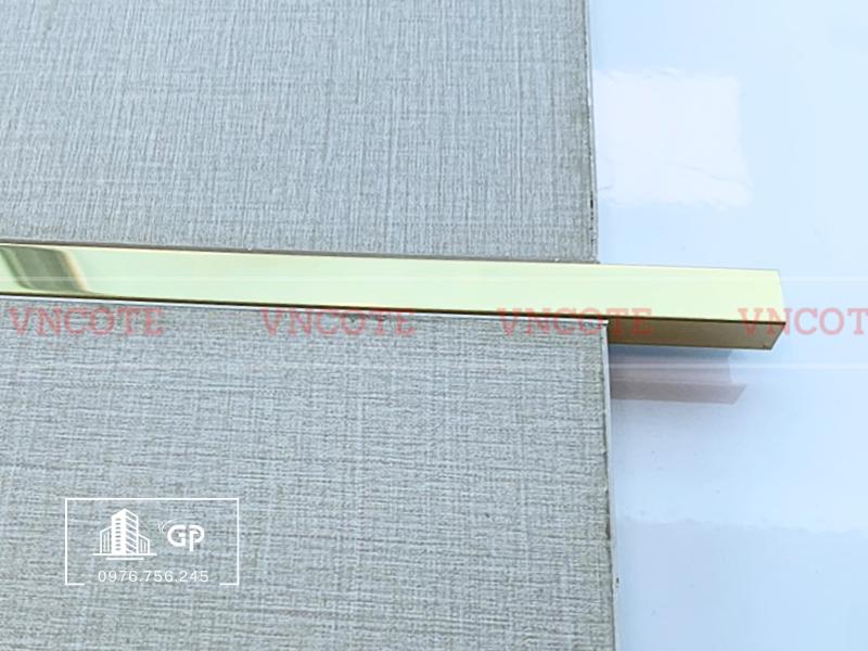 hinh-anhthi-cong-nep-inox-u8-vang-bong