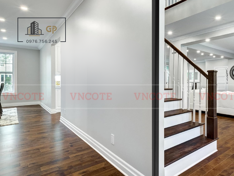 hinh-anh-thi-cong-nep-inox-V20-den-bong