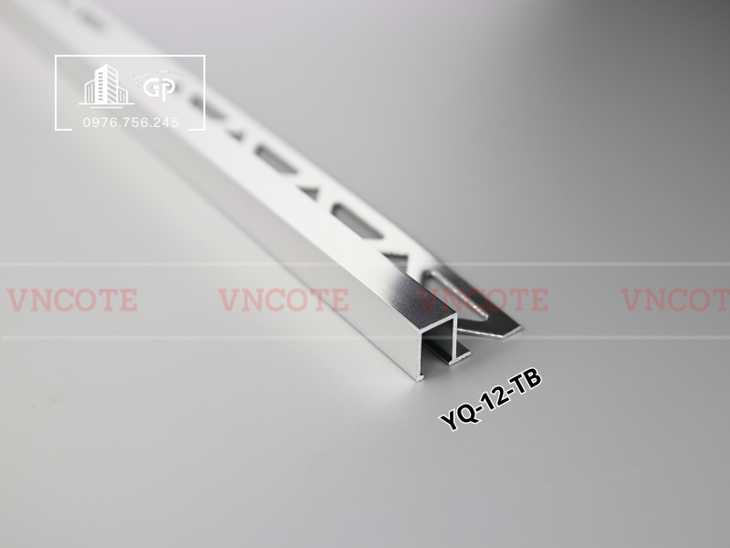 nep-nhom-bo-goc-vuong-op-lat-trang-bong