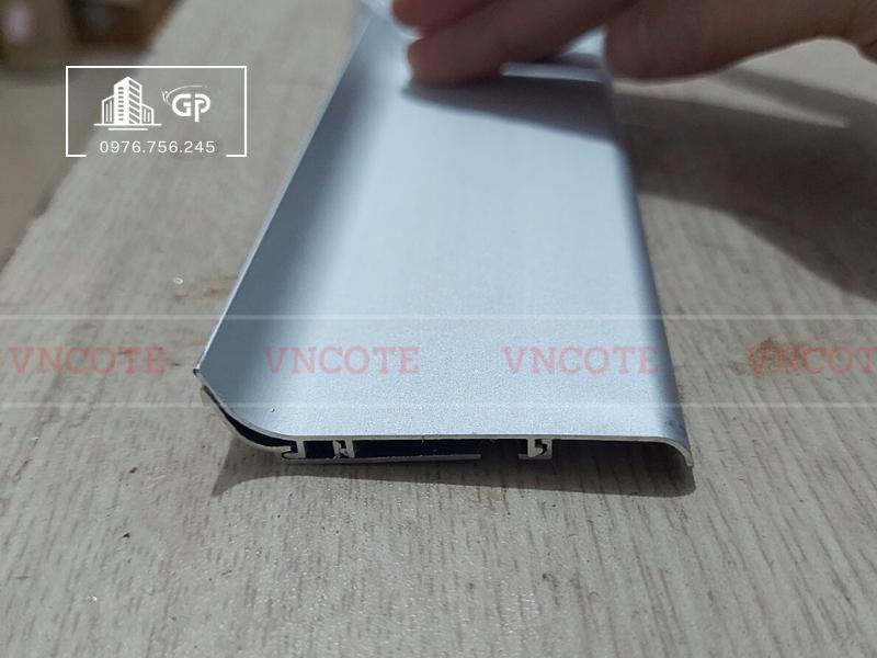 Nẹp len chân tường nhôm