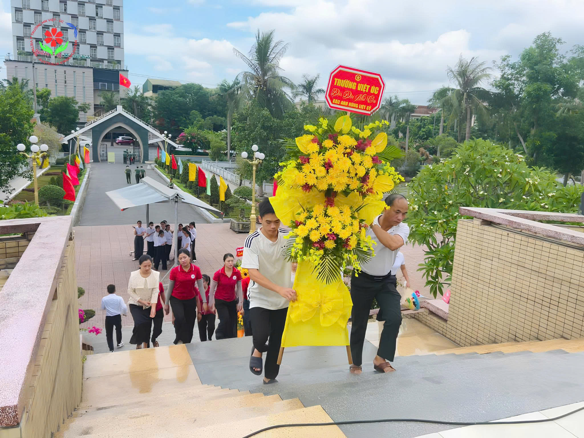 TRƯỜNG TRUNG CẤP VIỆT – ÚC TỔ CHỨC LỄ DÂNG HƯƠNG, DÂNG HOA TƯỞNG NIỆM CÁC ANH HÙNG LIỆT SĨ NHÂN KỶ NIỆM 79 NĂM NGÀY THƯƠNG BINH – LIỆT SĨ (27/7/1947 – 27/7/2026)