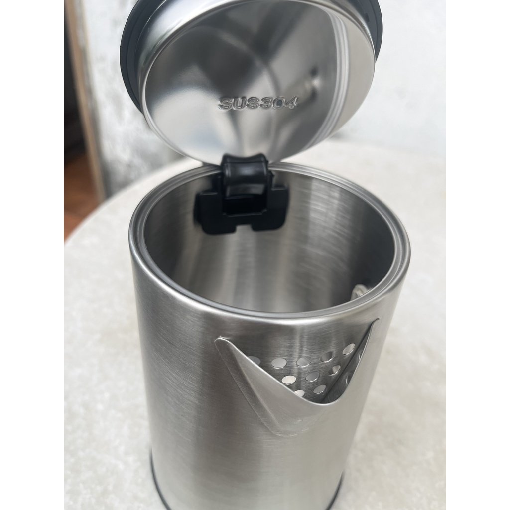 Bộ Âm đun nước khách sạn 5* mầu bạc cao cấp, bàn trà, cốc sứ pha trà.