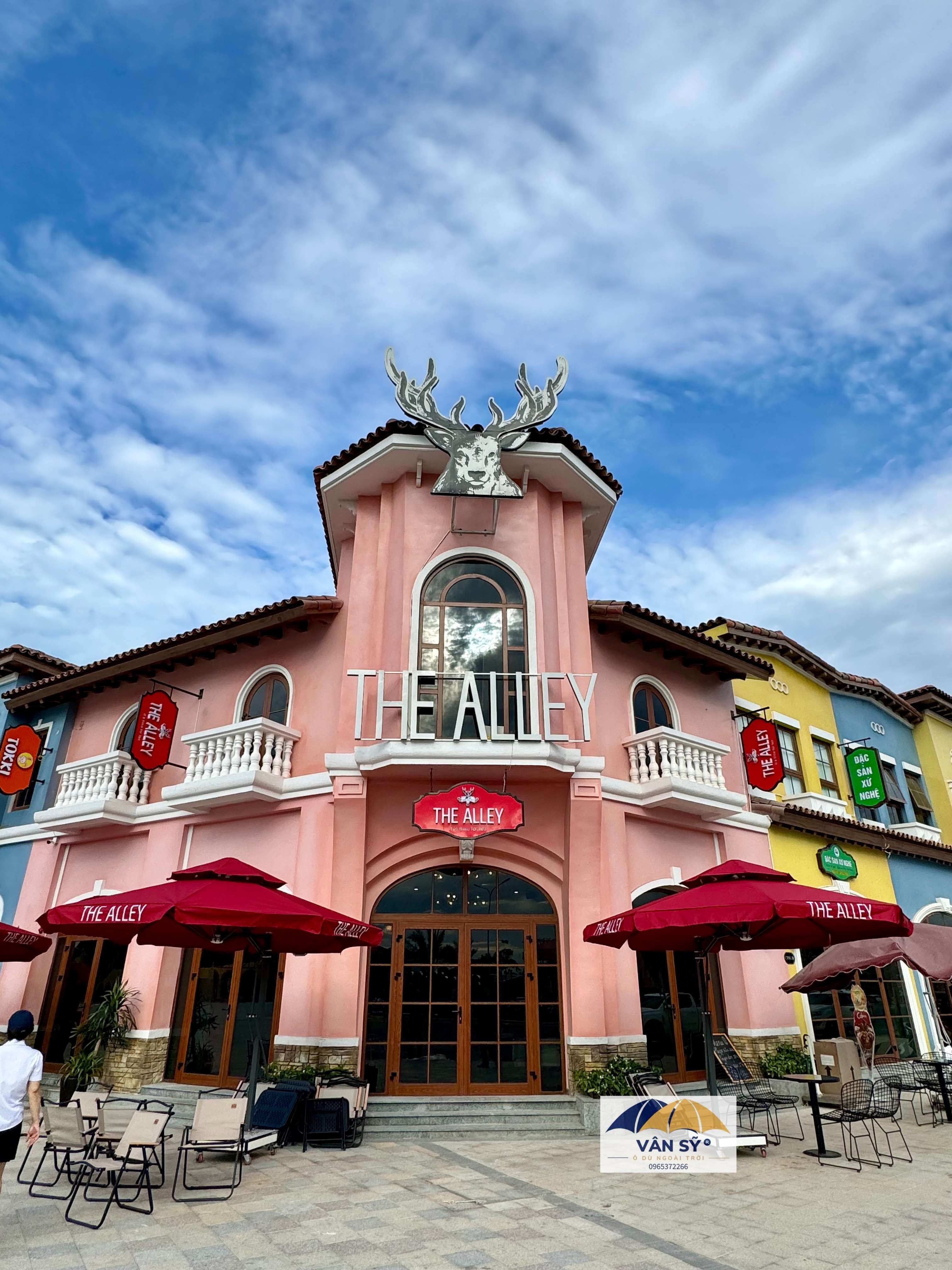 Lắp đặt Ô Lệch Tâm Vuông che nắng ở khu du lịch VinWonder Cửa Hội, thành phố Vinh, Nghệ An