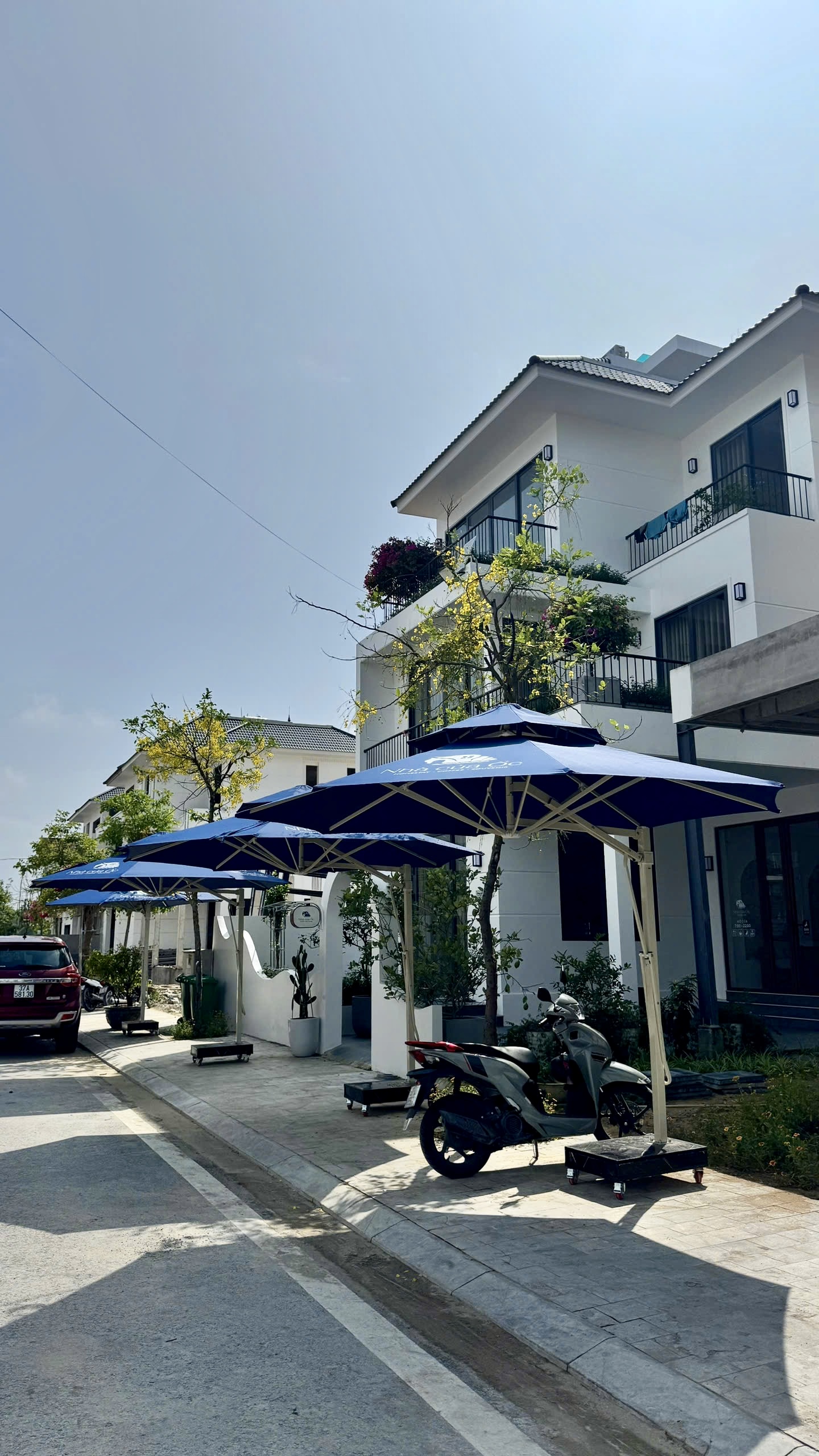 Lắp đặt Ô Lệch Tâm Tròn Chịu Lực Biệt Thự Villa
