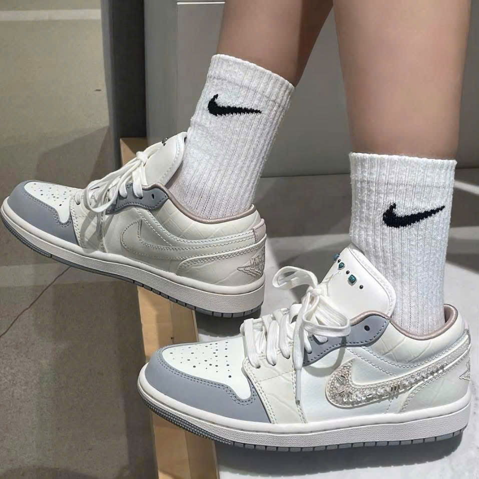 Giày Nike Air Jordan 1 Low Sail Soft Pearl IH7323-100