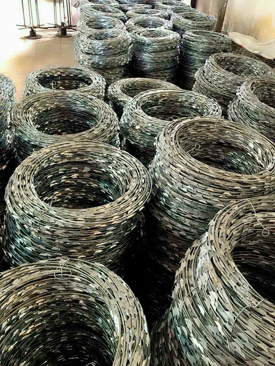 Lưới Lam vòng tròn KẼM (bảng hình lưỡi Lam), hàng rào chống trộm