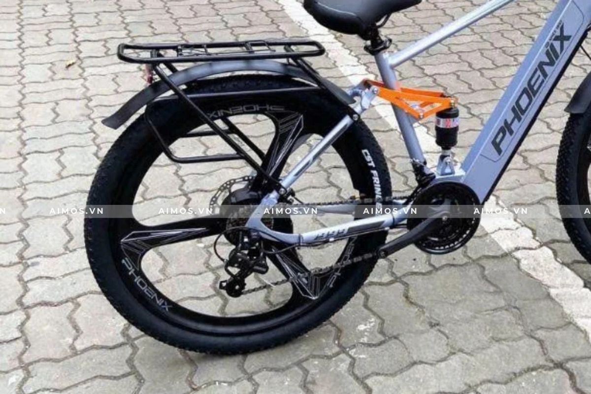 Kiểm tra kĩ động cơ của xe