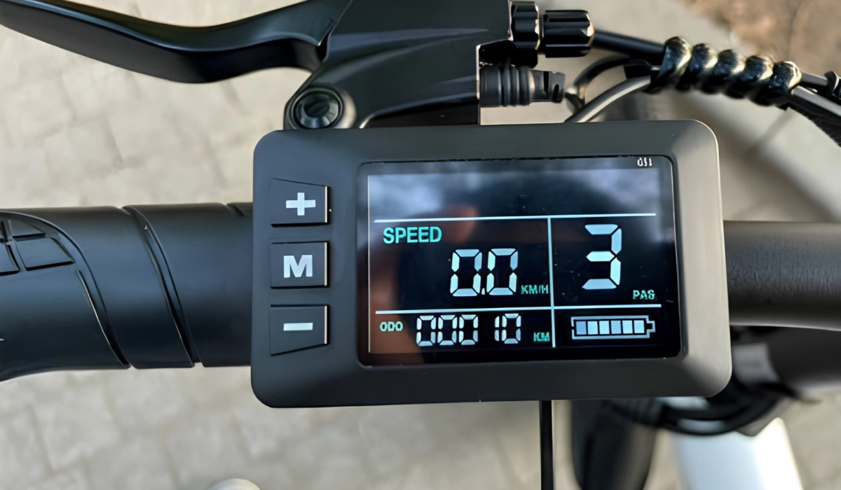 Mở khóa tốc độ bằng màn hình LCD trên xe
