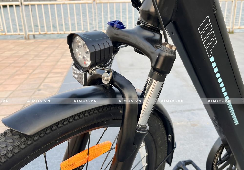 Trang bị đèn LED đi an toàn vào ban đêm
