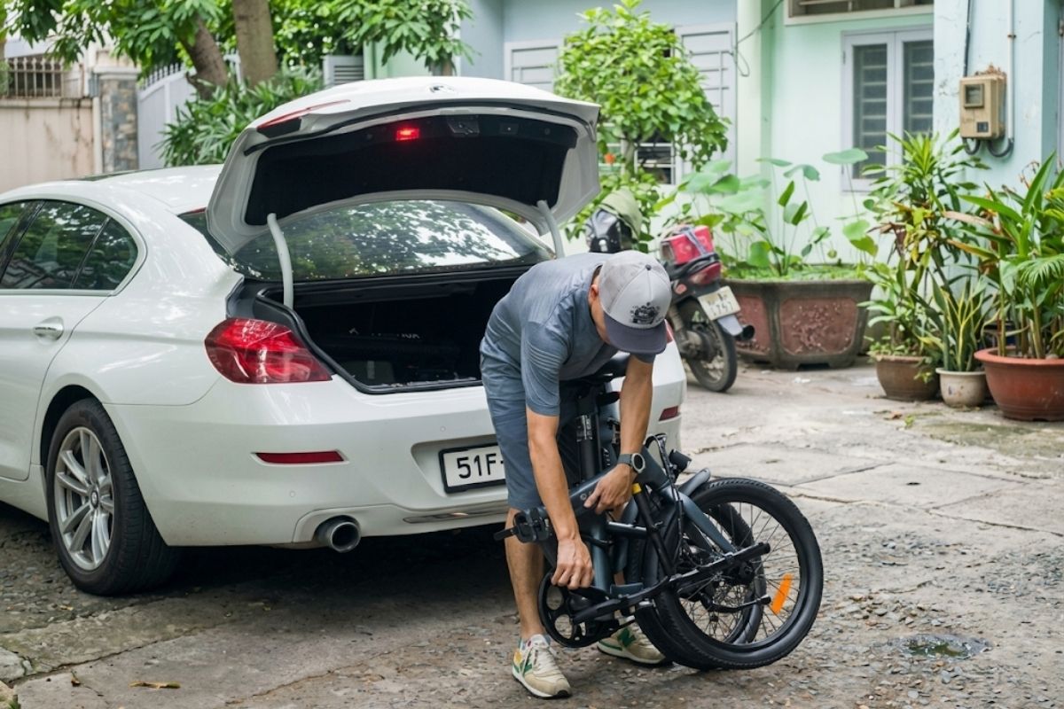 Gấp gọn xe đạp trợ lực điện cực kỳ nhanh chóng