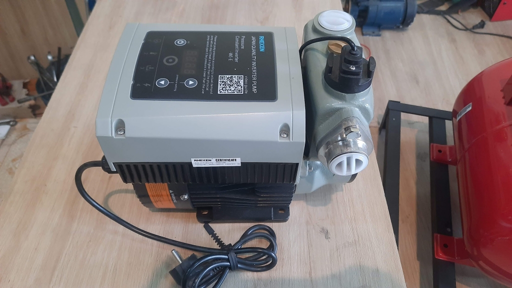 Máy bơm tăng áp biến tần Rheken WZB 35-800I (800w)