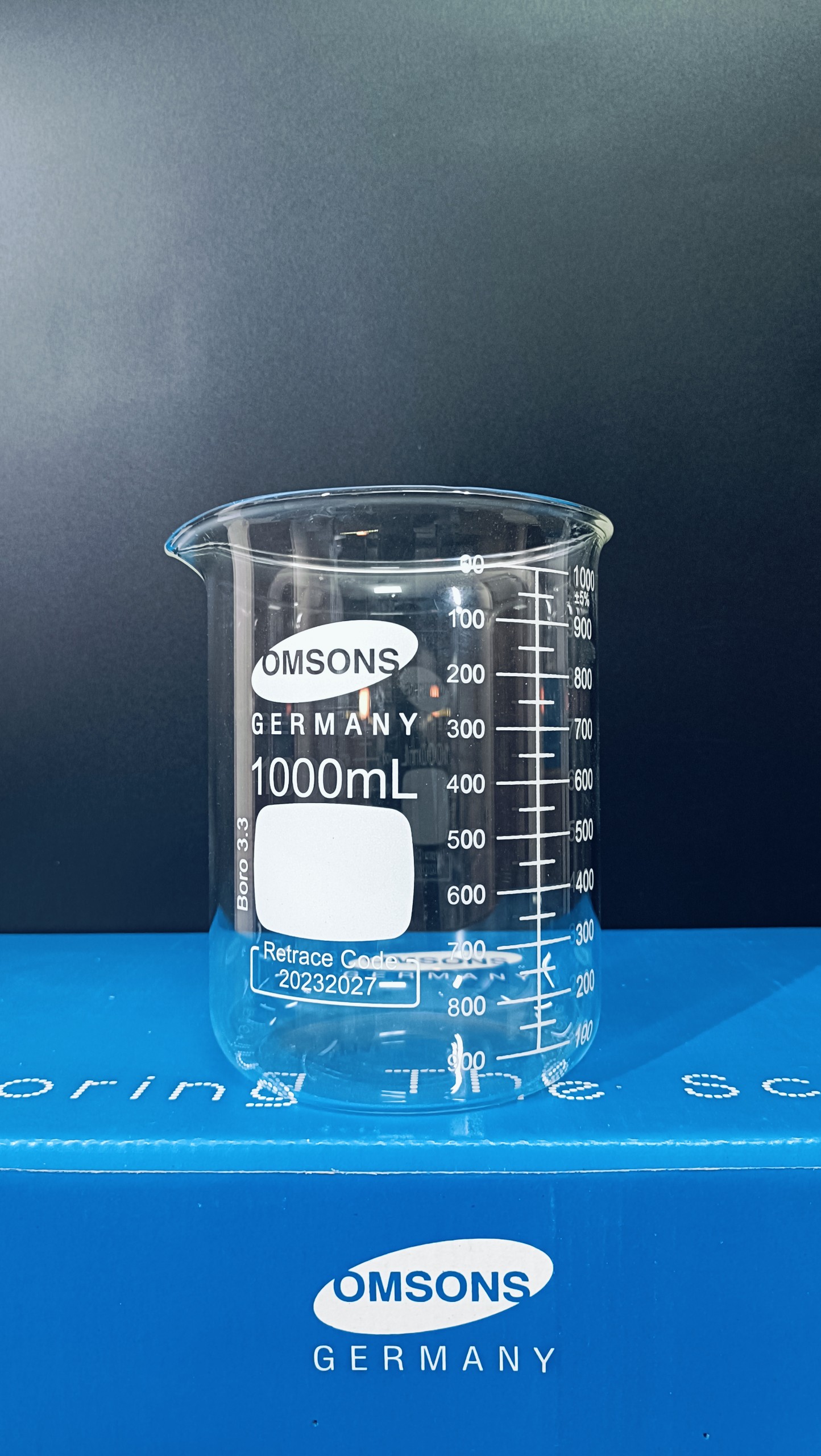 Cốc thủy tinh 1000ml có mỏ, chia vạch, Hãng OMSONS GERMANY