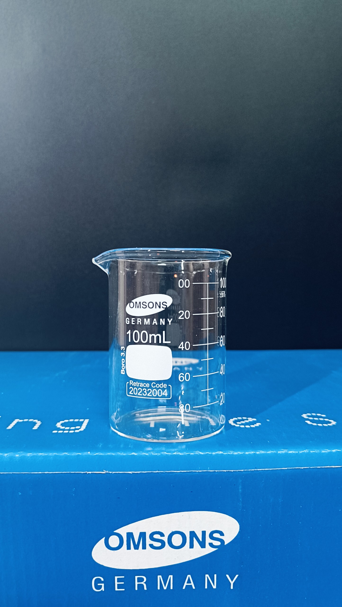 Cốc thủy tinh 100ml có mỏ, chia vạch, Hãng OMSONS GERMANY
