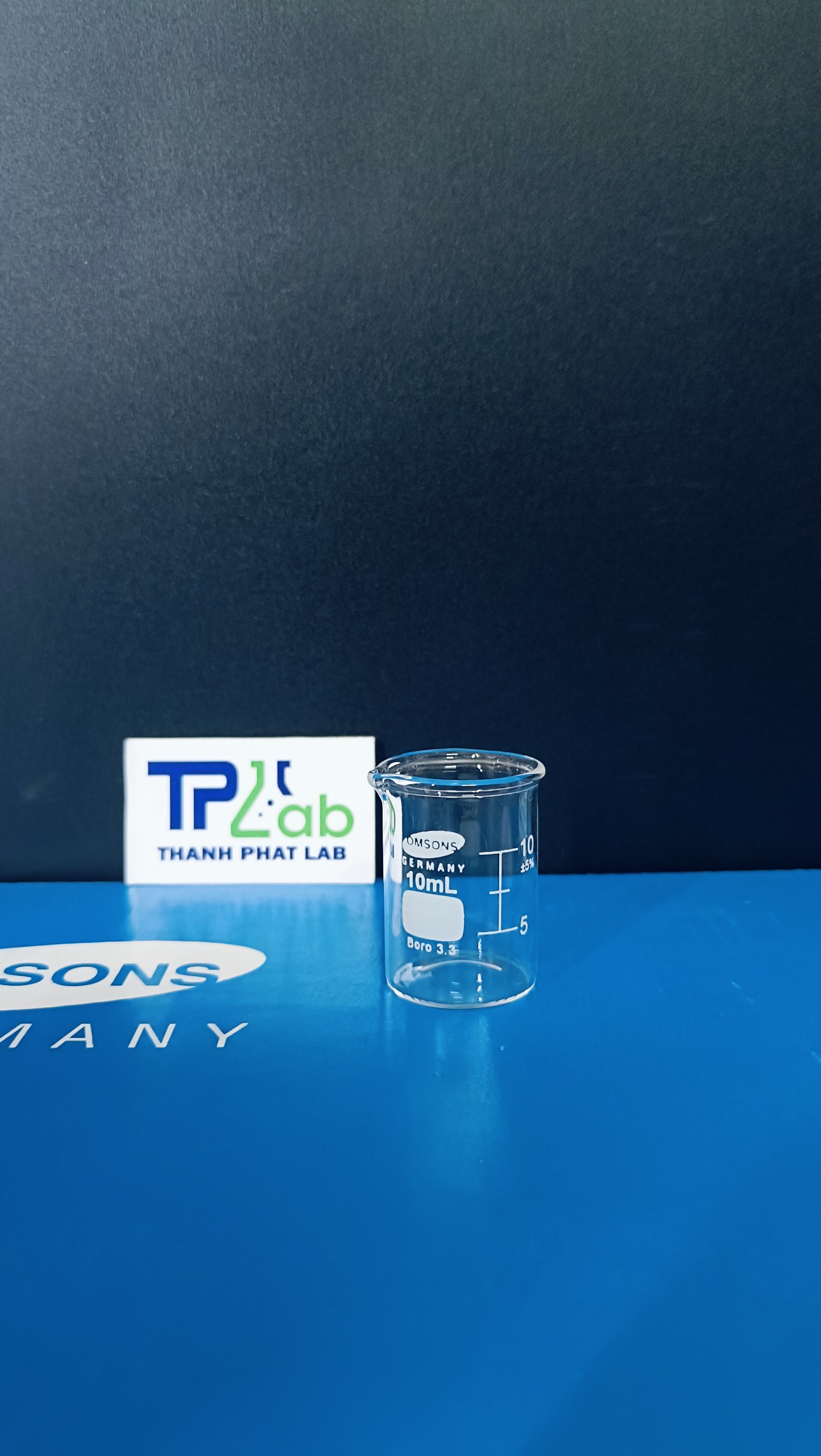 Cốc thủy tinh 10ml, có mỏ, chia vạch, Hãng OMSONS GERMANY