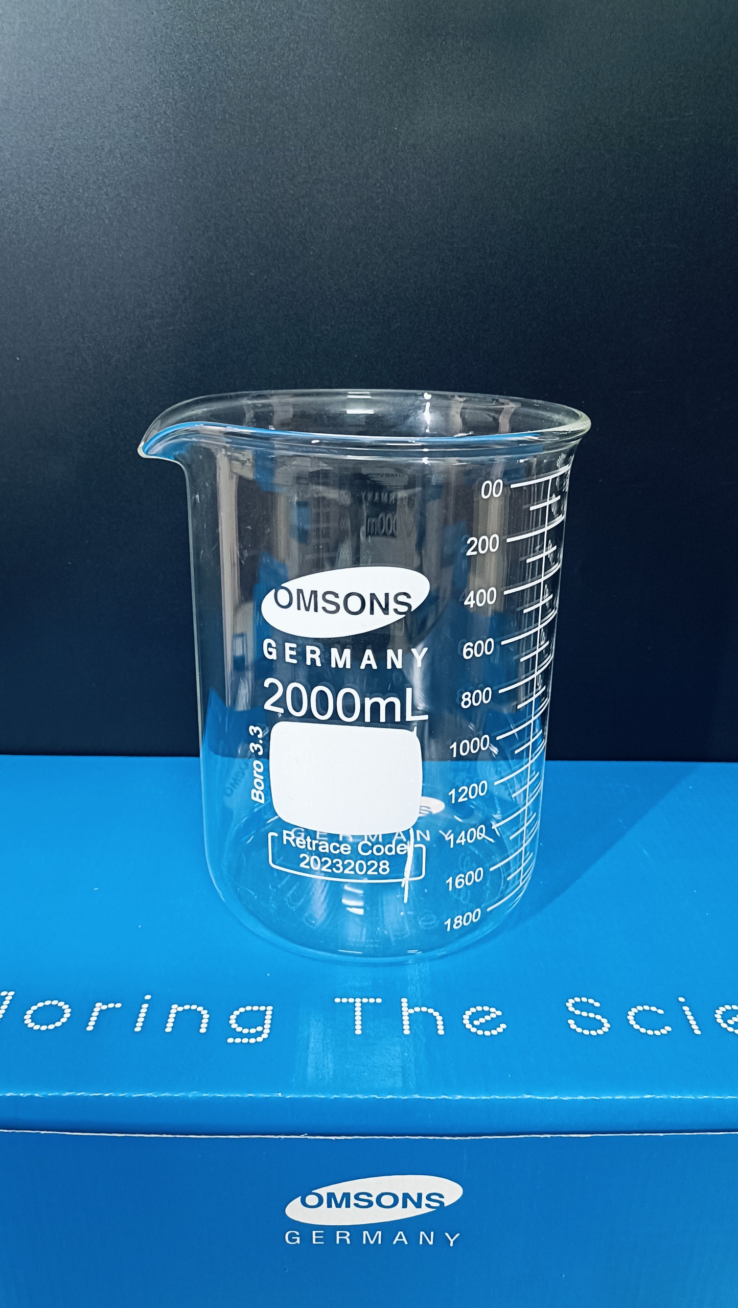 Cốc thủy tinh 2000ml có mỏ, chia vạch, Hãng OMSONS GERMANY