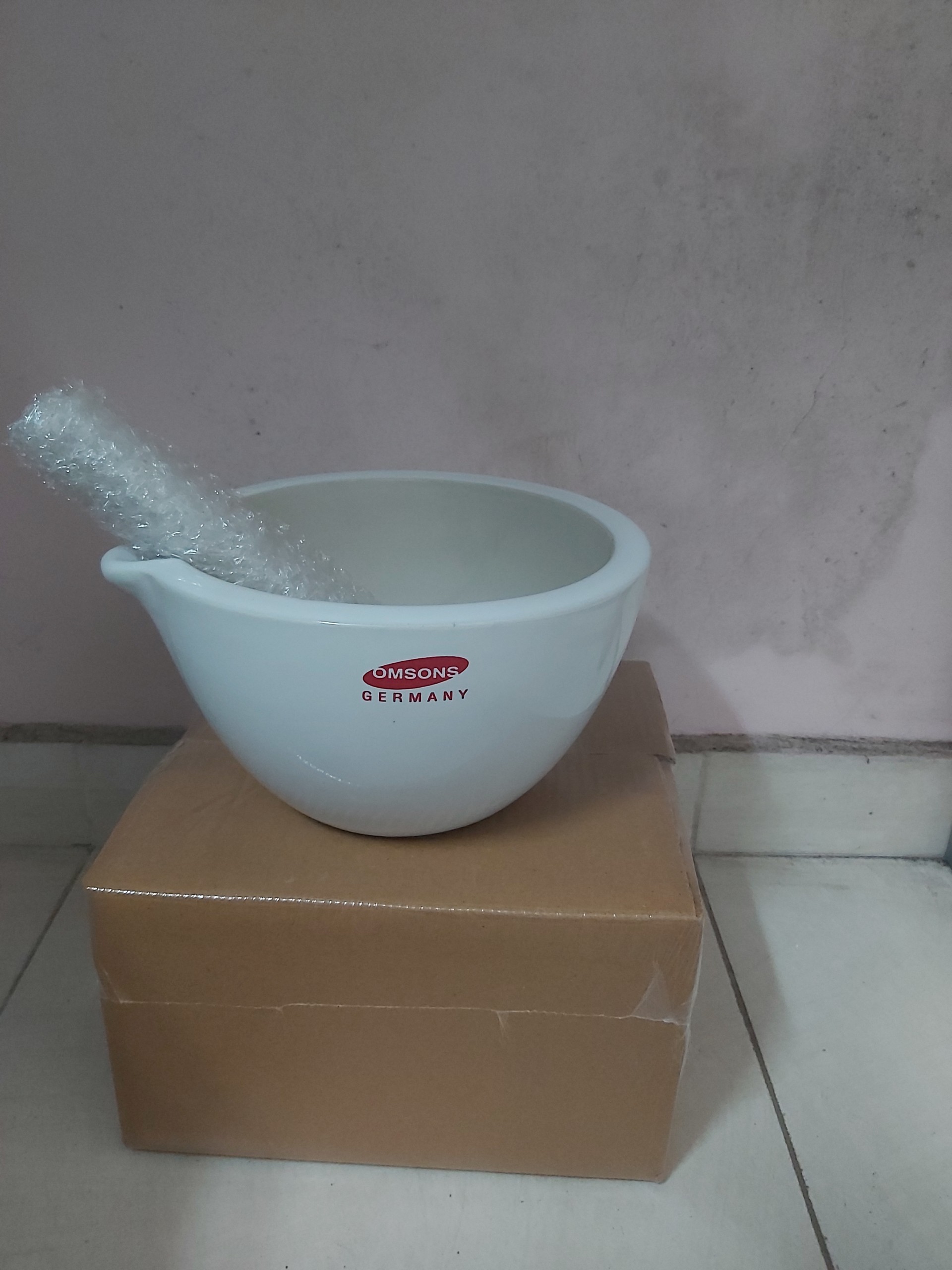 Cối chày sứ fi 150mm, Hãng OMSONS GERMANY