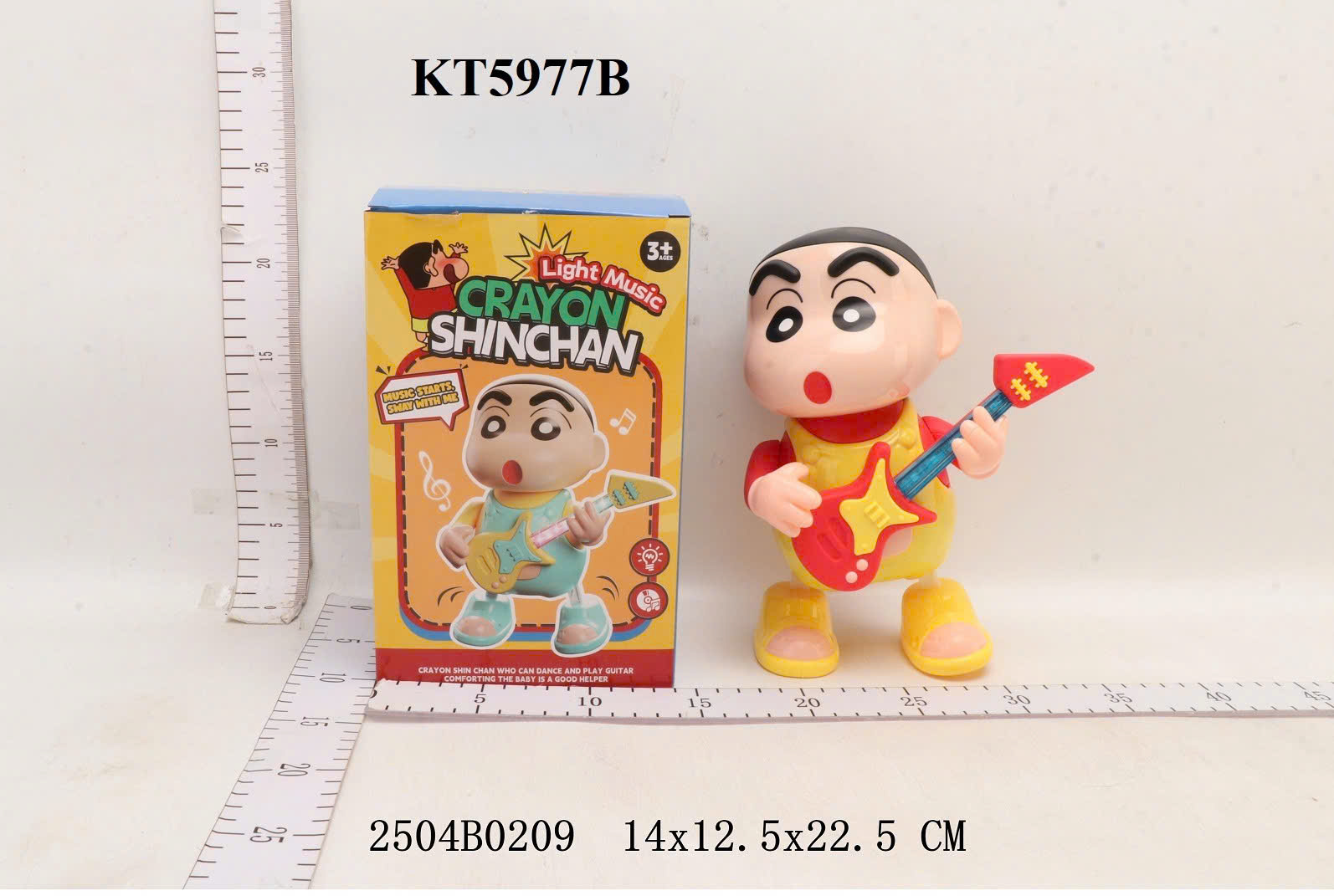 KT5977B HỘP BÉ TRAI SHINCHAN CẦM ĐÀN GHITA PIN NHẠC ĐÈN NHẢY CRAYON SHINCHAN 14X12.5X22.5 (LĐ)