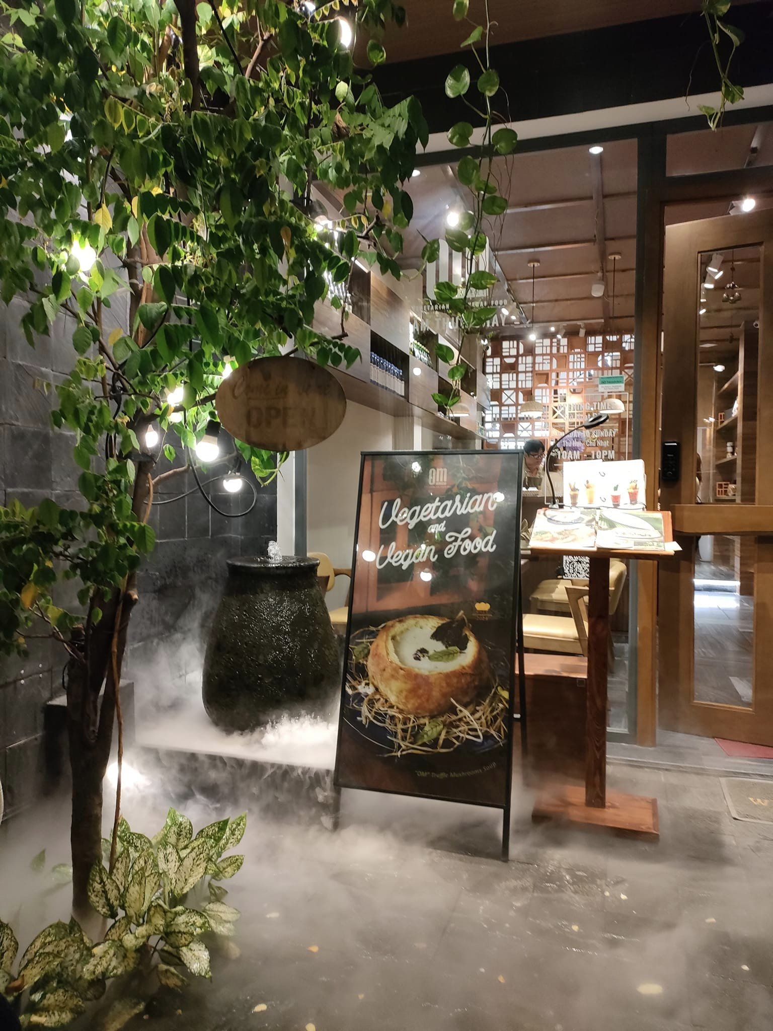 Hôm nay, bạn sẽ chọn gì? Một bữa ăn thường ngày có thể là một bước nhỏ góp phần giữ gìn màu xanh cho trái đất.