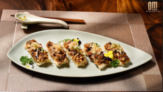 Món Cơm Giòn Tại OM Eatery: Sự Hòa Quyện Hoàn Hảo Giữa Hương Vị và Kết Cấu / Crispy Rice Dish at OM Eatery: A Perfect Harmony of Flavors and Textures