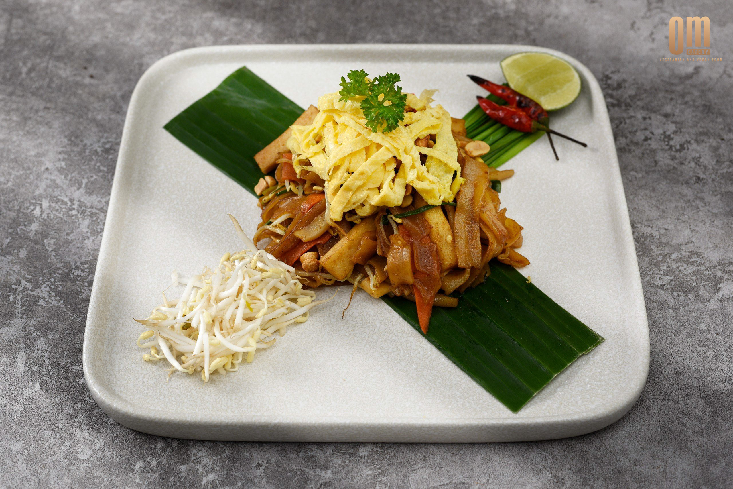 Khám Phá Pad Thái - Hương Vị Thái Lan Đậm Đà Ngay Tại OM Eatery! / Discover Pad Thai - Authentic Thai Flavors at OM Eatery!