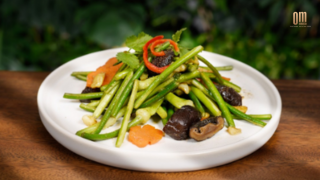 Ngồng Tỏi Sốt Dầu Hào – Hương Vị Quê Giản Dị / Gooseberry with Garlic and Oyster Sauce – A Simple Taste of Home