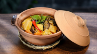 Đậu Hủ Rim Tương Chao: Vị Ngon Thanh Đạm, Đậm Đà Khó Quên tại OM Eatery / Braised Tofu with Fermented Bean Sauce: A Delicious, Memorable Taste at OM Eatery