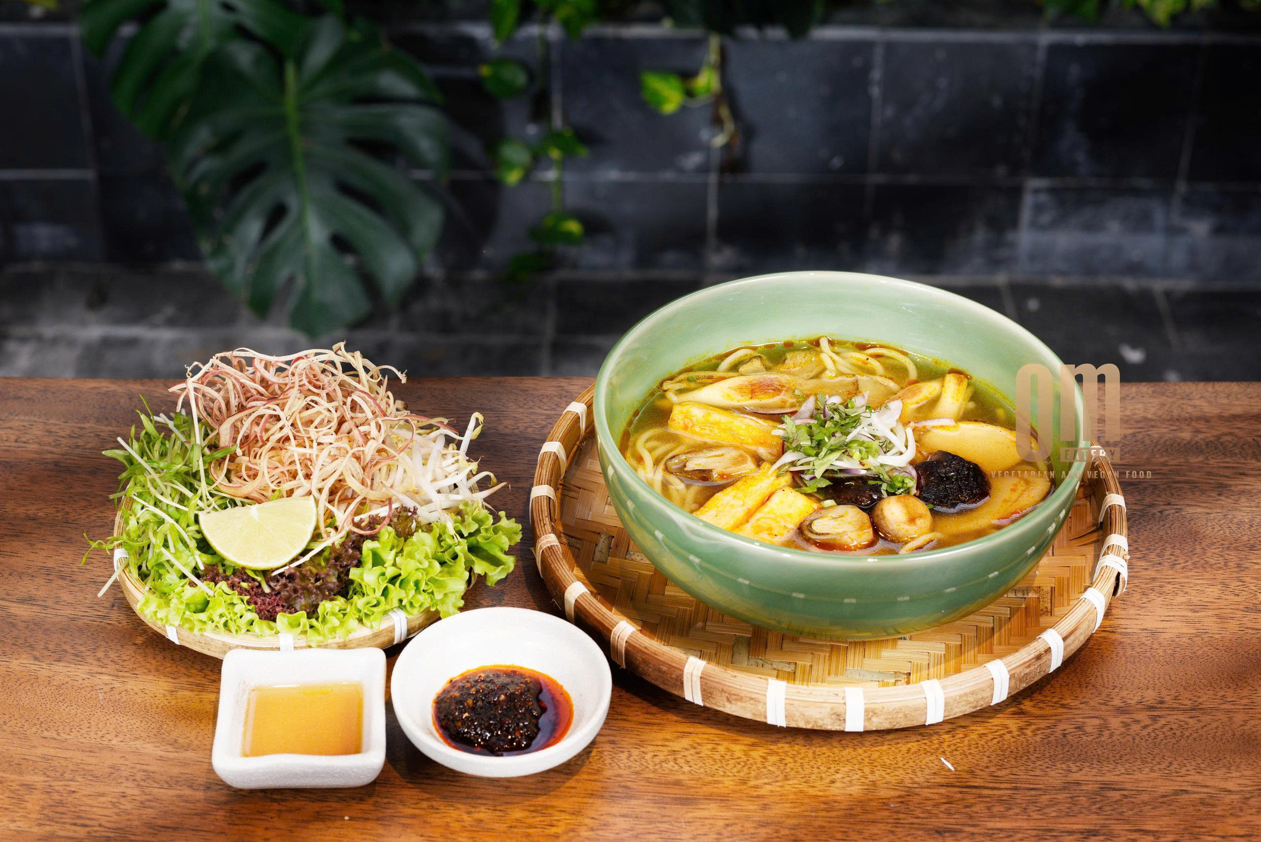 BÚN HUẾ CHAY - HƯƠNG VỊ CỐ ĐÔ GIỮA LÒNG THÀNH PHỐ (NOODLES – THE FLAVOR OF THE ANCIENT CAPITAL IN THE HEART OF THE CITY)